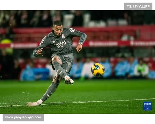 西甲贝蒂斯球迷看台晕厥 维尼修斯暂停比赛协助紧急救援